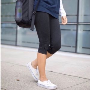 LULULEMON Size 4 leggings with new bag.